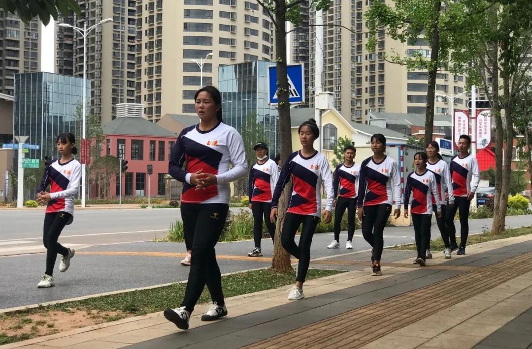 玉溪女健身教练,玉溪体育运动学校女子篮球队教练