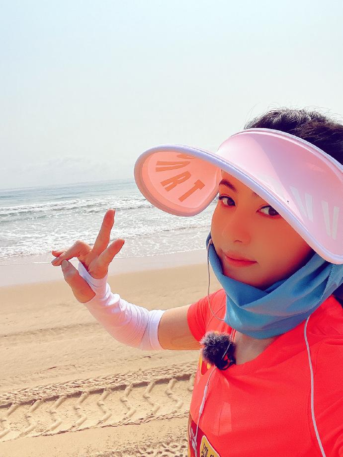 张柏芝大肚怀四胎谜底解开，港媒曝深夜暴饮暴食是“元凶”