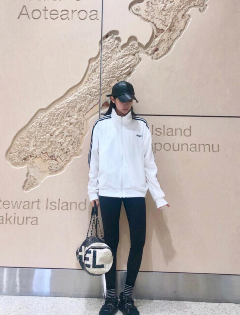 今年流行这样的鲨鱼裤舒适不紧绷,今年冬天最流行鲨鱼裤穿搭