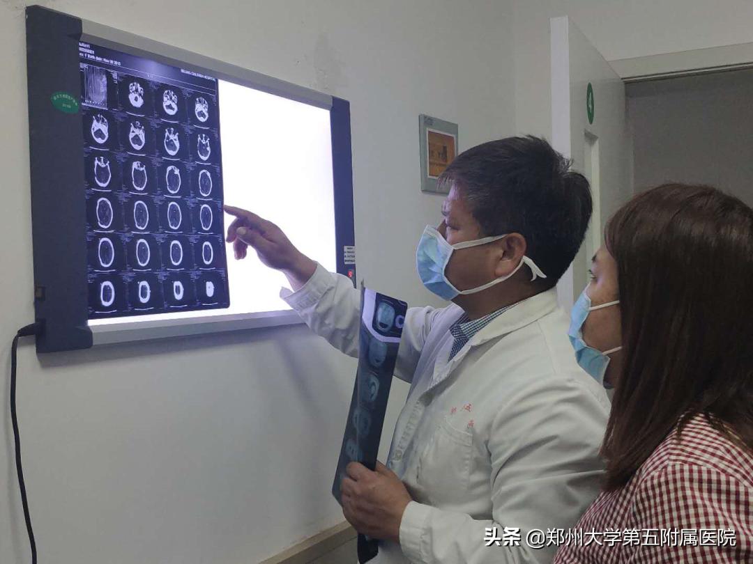 把握“救命”与“救智”平衡,病毒性脑炎患儿再次喊出“爸爸”