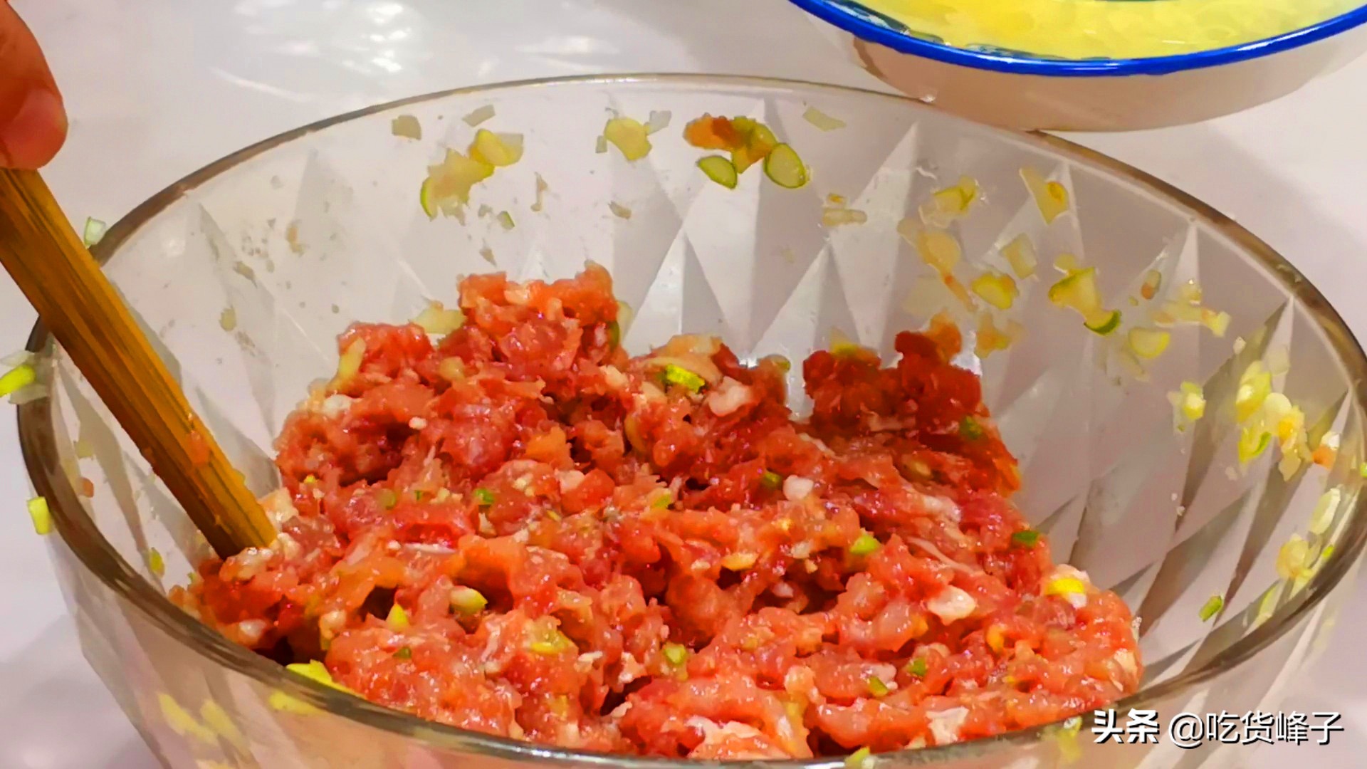 调肉馅饺子时,记住“3放3不放”,肉香十足味道正,多汁没腥味