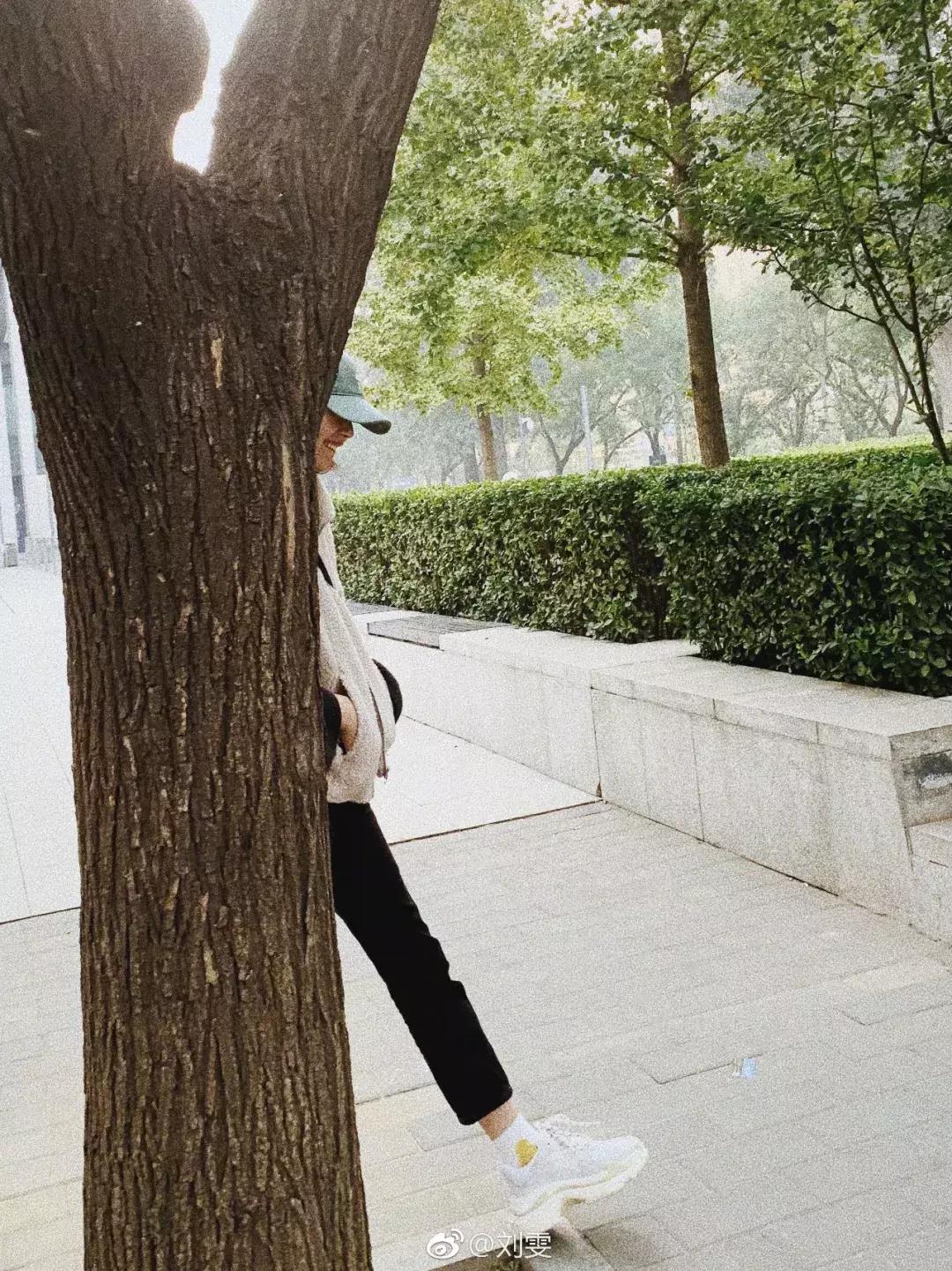 翻遍刘雯街拍，这3套最百搭