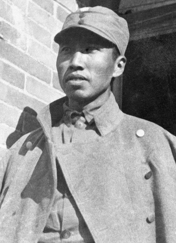 左权女儿彭总养女，以优异成绩考入哈军工，政审没通过，陈赓怒了