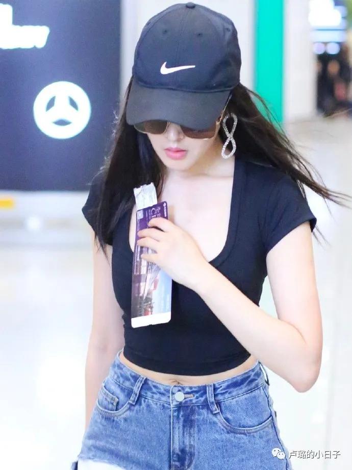 被秦海璐的私服惊艳了,秦海璐穿搭同款