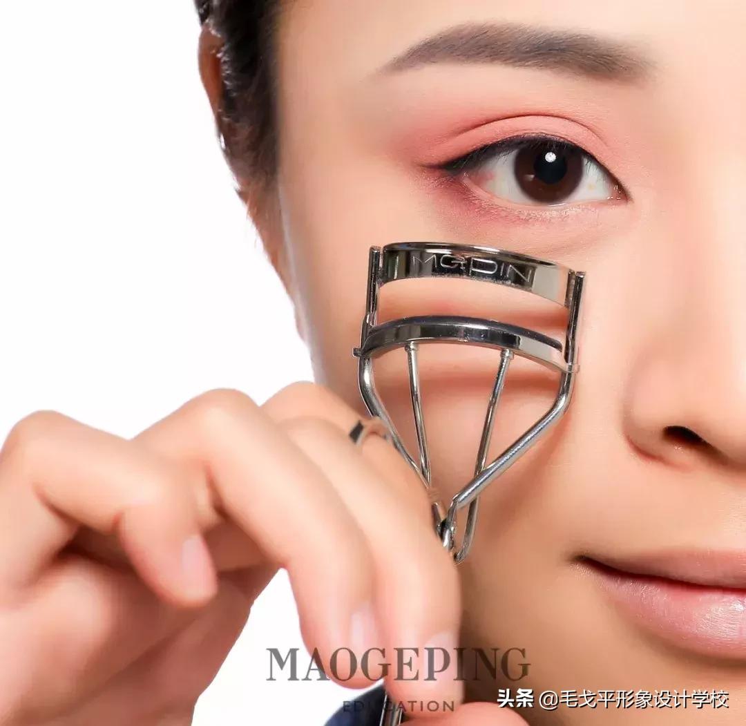 豆沙蜜桃色眼妆,蜜桃色眼妆怎么画好看