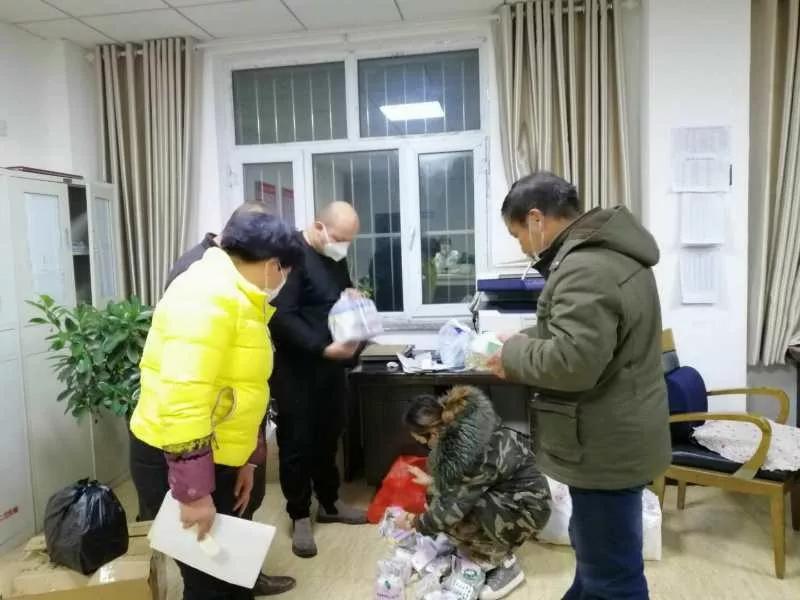 疫情防控不放松众志成城战疫情,众志成城坚决打好疫情防控攻坚战