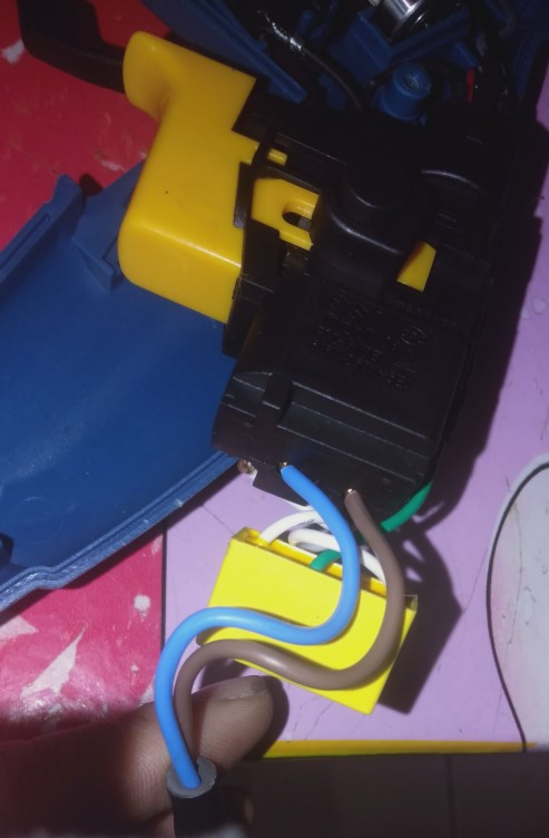 晶思达手电钻开关总成内部构造,插电款带冲击的手电钻