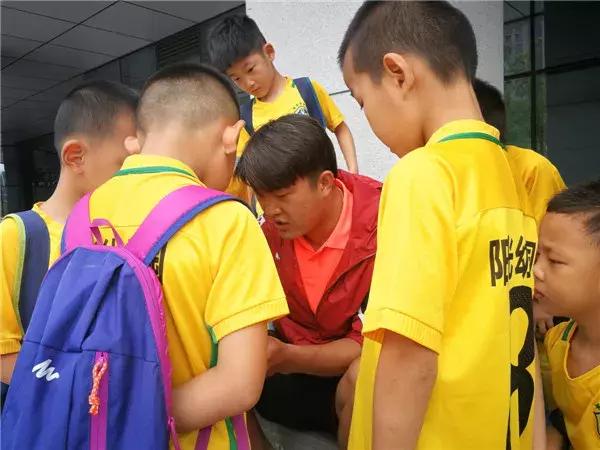 椋炴壃瓒崇悆鐩存挱,椋炴壃瓒崇悆璁粌鍩哄湴