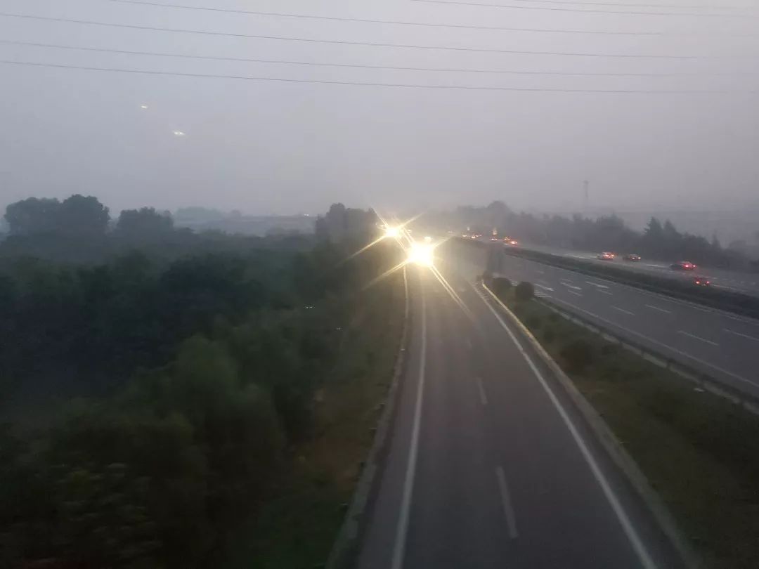 你说，秋天是一档子什么事儿？