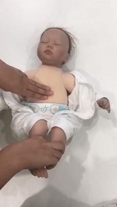 宝宝便便呈褐色稀状,宝宝便便颜色偏黄带有一点气泡