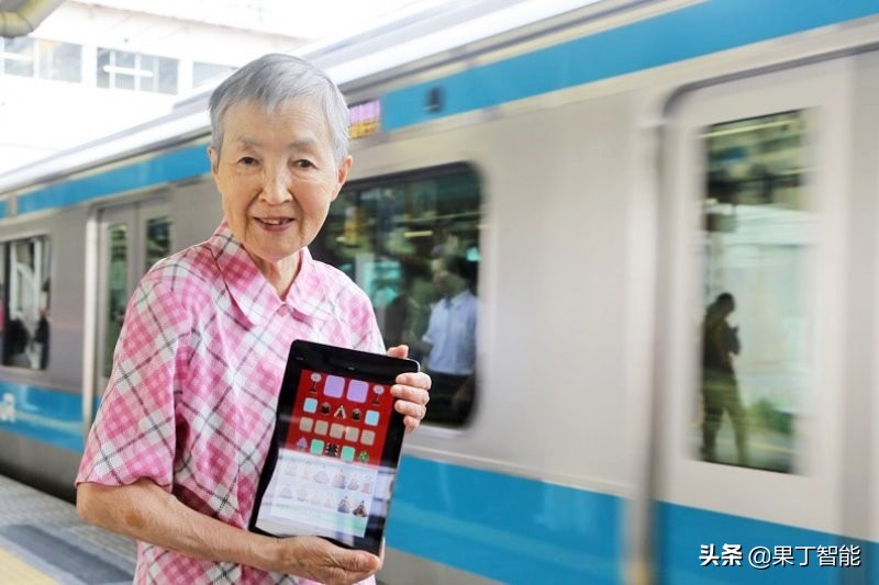 82岁的老妈妈退休自学程式，库克亲自邀请出席苹果开发者大会