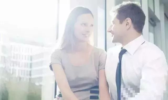 已婚女人喜欢你的信号三种表现,已婚女人喜欢你的5大征兆