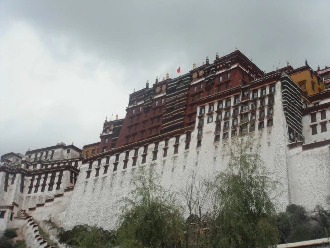 女孩独自一个人去旅游的心理,独自一人去西藏在哪里最好