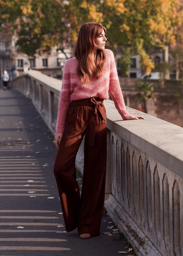 皮肤黑黄的女生穿什么颜色好看,颜值高的女人发色