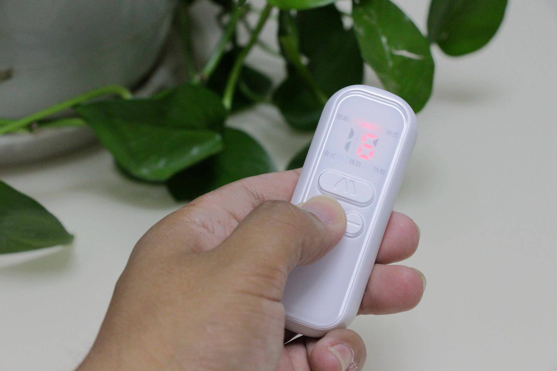 15档力度调节，缓解你颈部酸痛：图拉斯颈部按摩仪体验