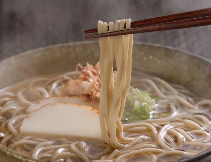 煮面条，别直接用清水，记得多做2步，面条筋道爽滑，鲜香又美味