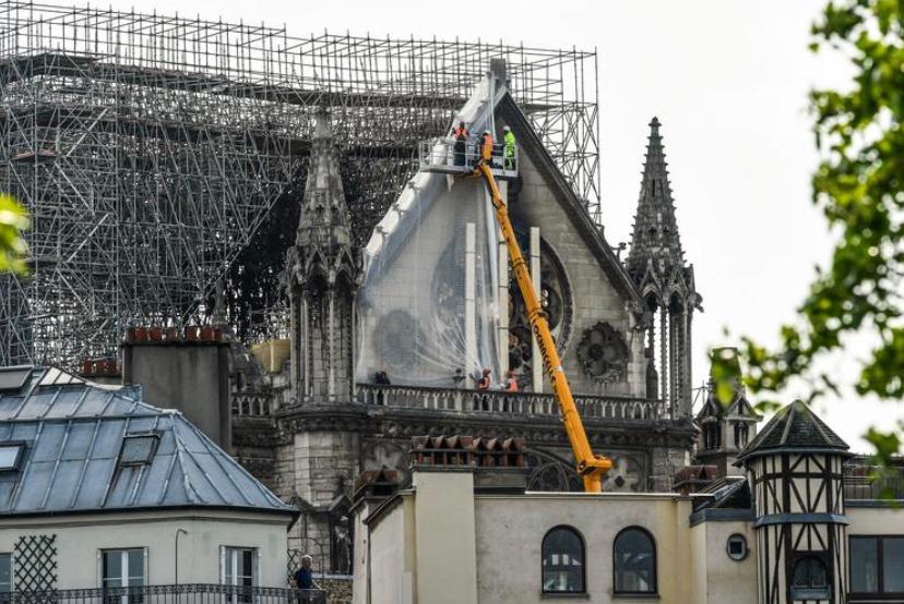 巴黎圣母院大火之后的历程,巴黎圣母院大火以及重建工作