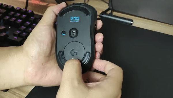 罗技g703无线鼠标评测,罗技g703鼠标底部透镜