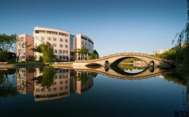 同样是市属大学！江汉大学和成都大学谁比较好？