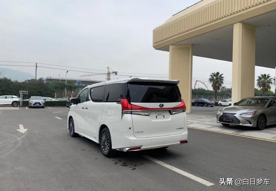 雷克萨斯LM实车到店！加价一辆埃尔法能提车？