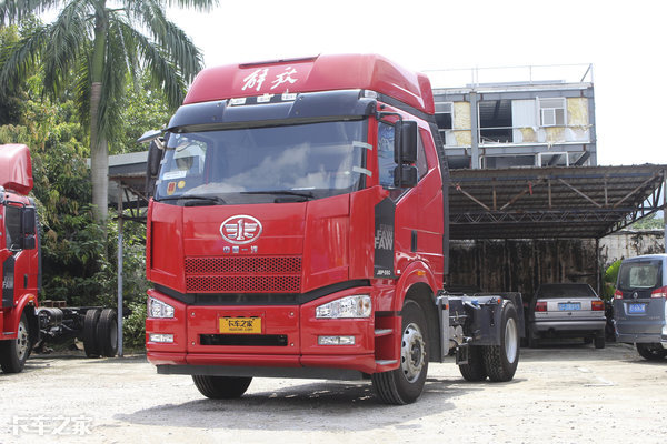 乘龙h5v4x2港口牵引车,豪沃tx-4x2港口牵引车