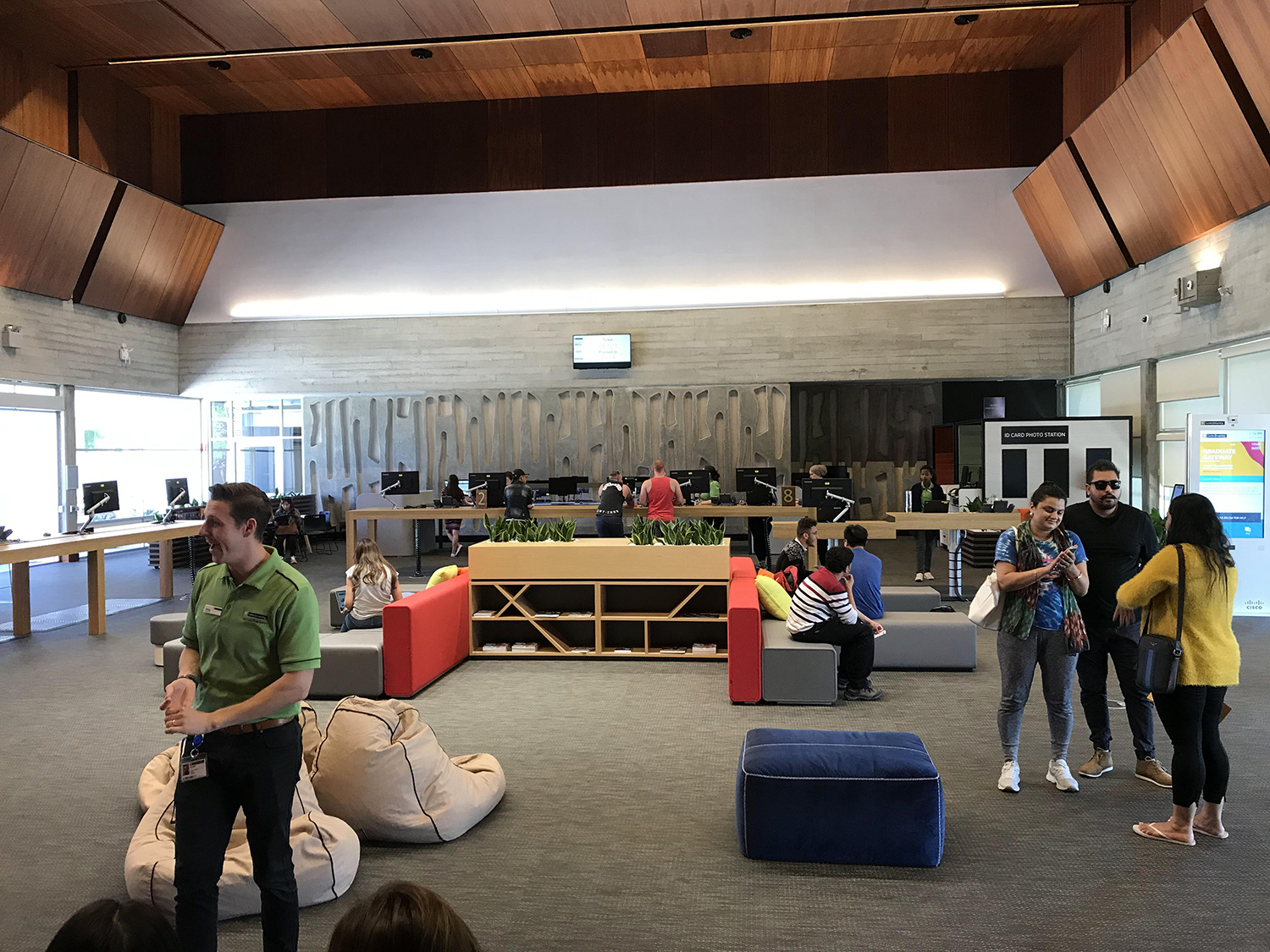 适合女生出国留学的专业推荐,汉语言文学专业赴美留学