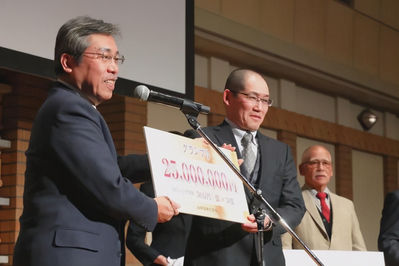 獭祭价格330ml,苏富比拍卖兽首