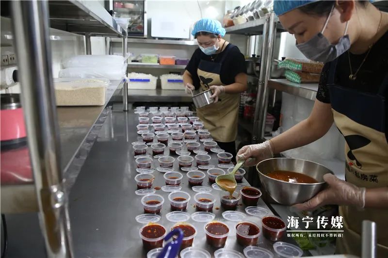 开了宝马卖凉皮,90后小伙创业卖凉皮