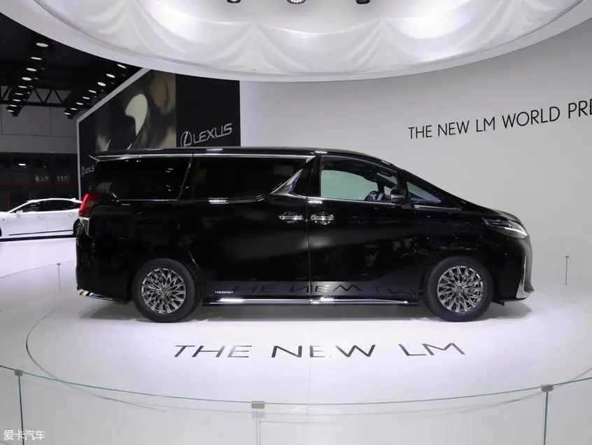雷克萨斯LM，土豪专属，加价50万买它不算个事！