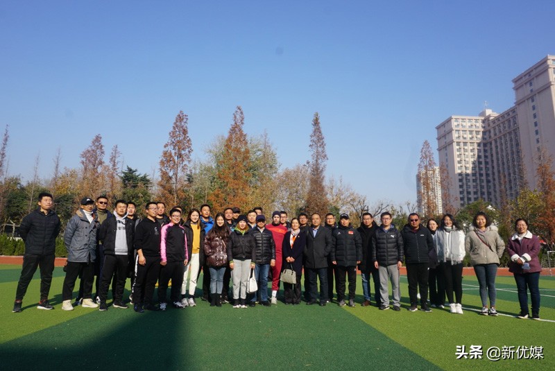 温度虽高但是热情不减,气温很低热情不减