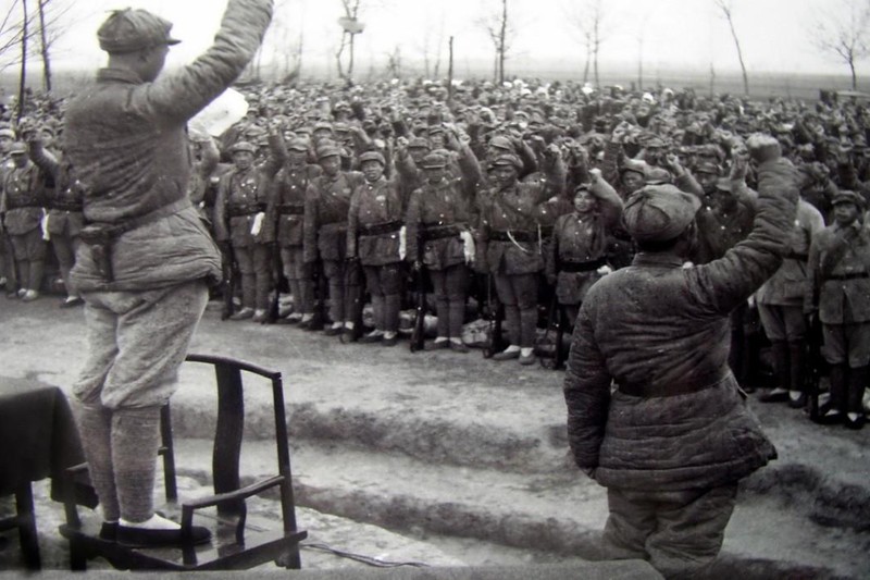 1949年,英国军舰驶入长江,粟裕犹豫是否炮击,毛主席:均可轰击