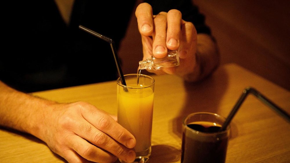 “听话水”到底是什么水？100多名女性被性侵，为何很难被发现？