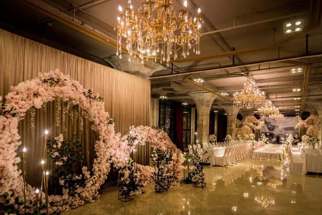 童话变现实!魔都宇宙级城堡婚礼,比爱丽丝仙境还美!