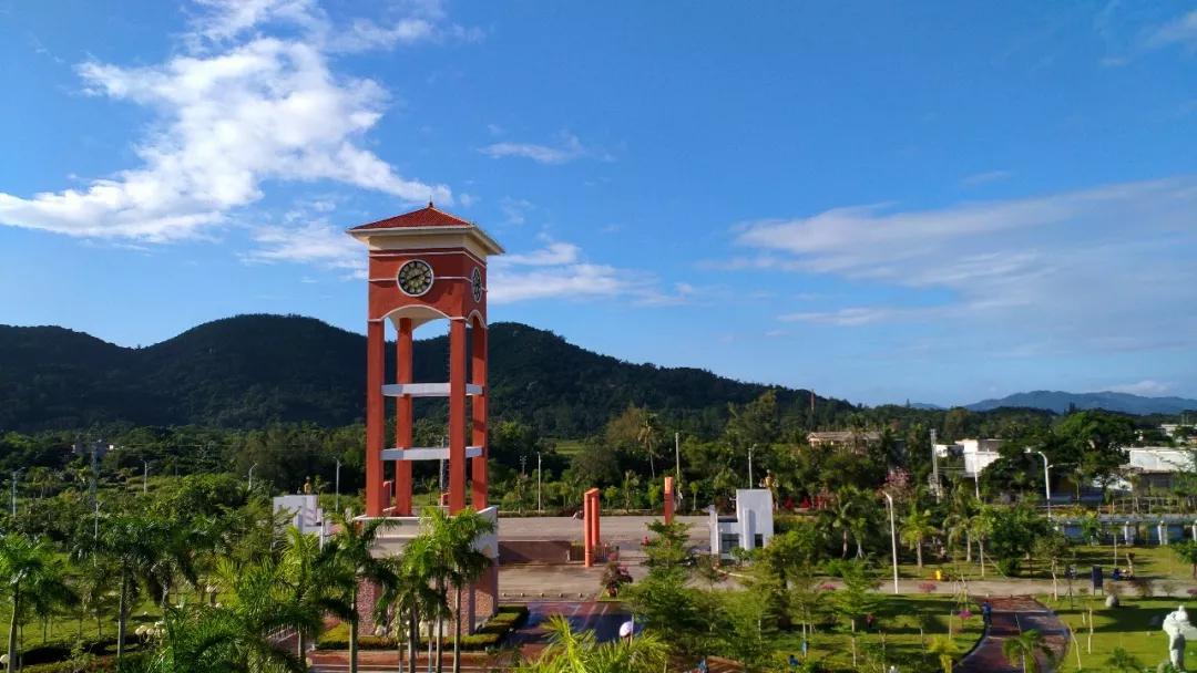 万宁这所学校兴趣班喜结硕果艺术节开出多彩花