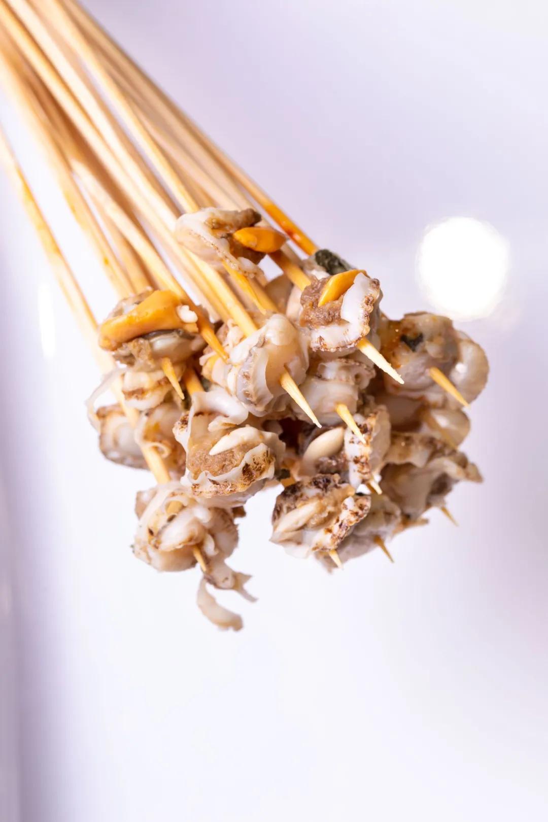 只此一家的牛腩串串火锅C位出道，19块9请你放肆开涮