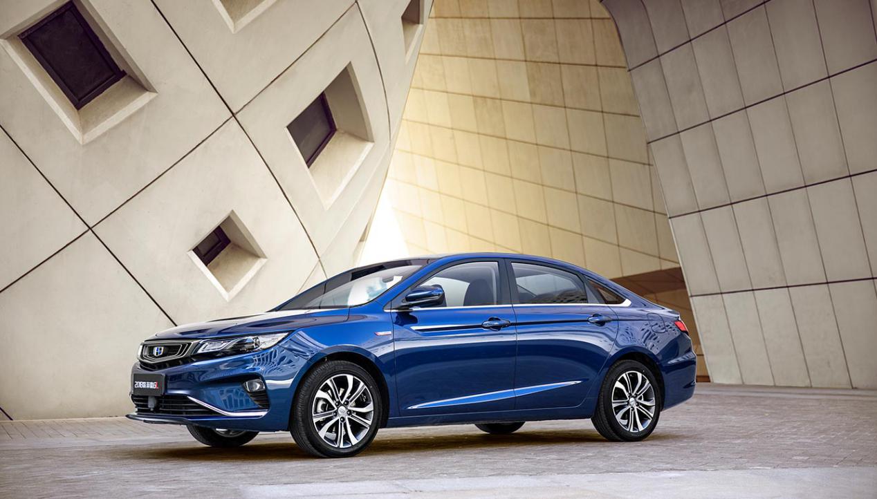 十万级紧凑车型谁的性价比更高,帝豪GL比福睿斯更合适年轻人