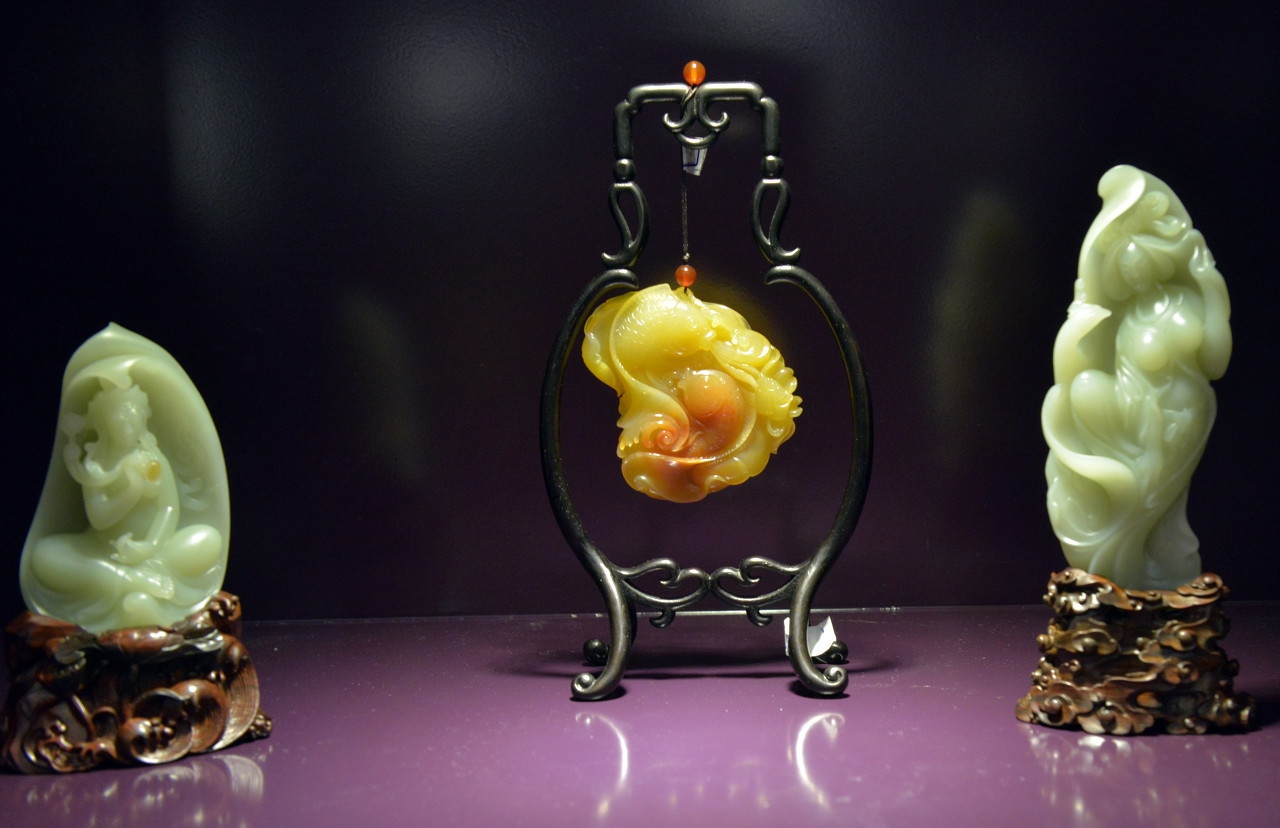 十大最不值钱的玉岫岩玉,岫岩玉是玉石还是翡翠