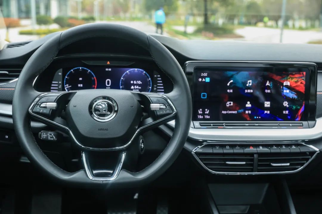 比高尔夫便宜一大截！斯柯达明锐Pro正式预售，13.89-15.99万元