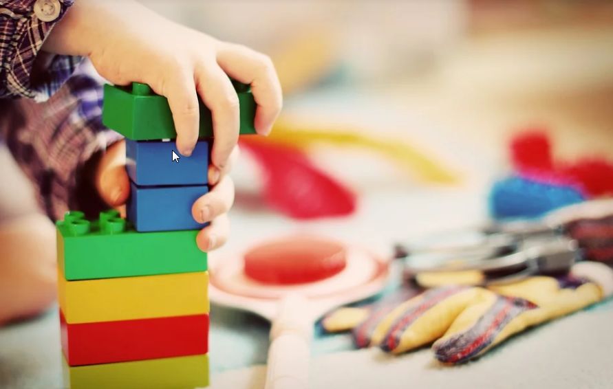 小朋友翻箱倒柜是正常的吗,8个月宝宝翻箱倒柜要阻止吗