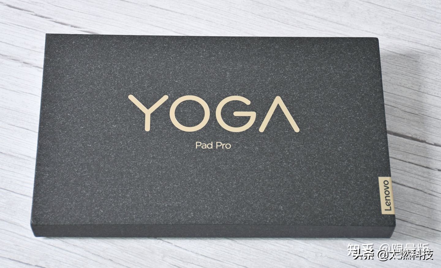 联想YOGAPadPro测评：平板电脑也能玩翻转支持视频输入大屏更个性