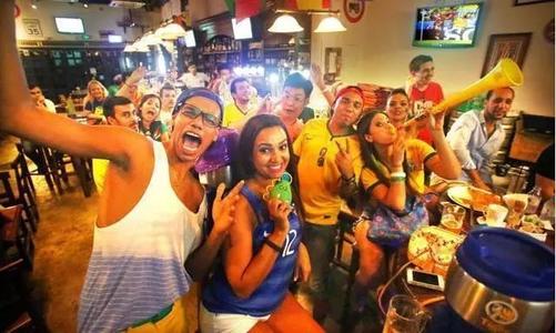 为什么看足球很过瘾,看足球为什么喝酒