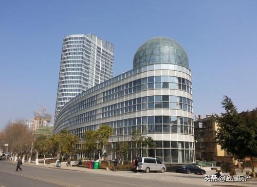 莲花池畔烂尾,昆明莲花池畔烂尾