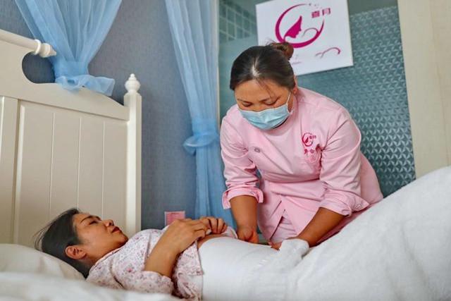 孕妈刚上厕所出血要去医院吗,孕妈上厕所拉屎出血