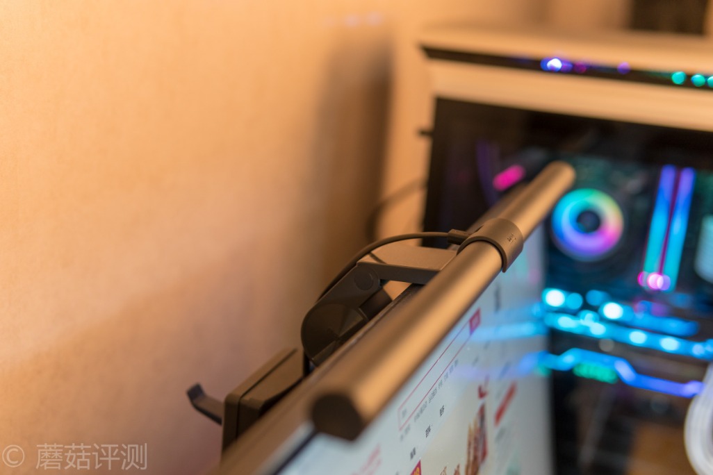 明基screenbar屏幕挂灯效果,明基显示器屏幕挂灯