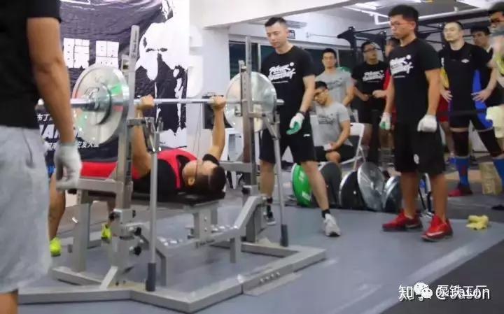 健身多久可以尝试力量举 (健身几年可以练力量举)