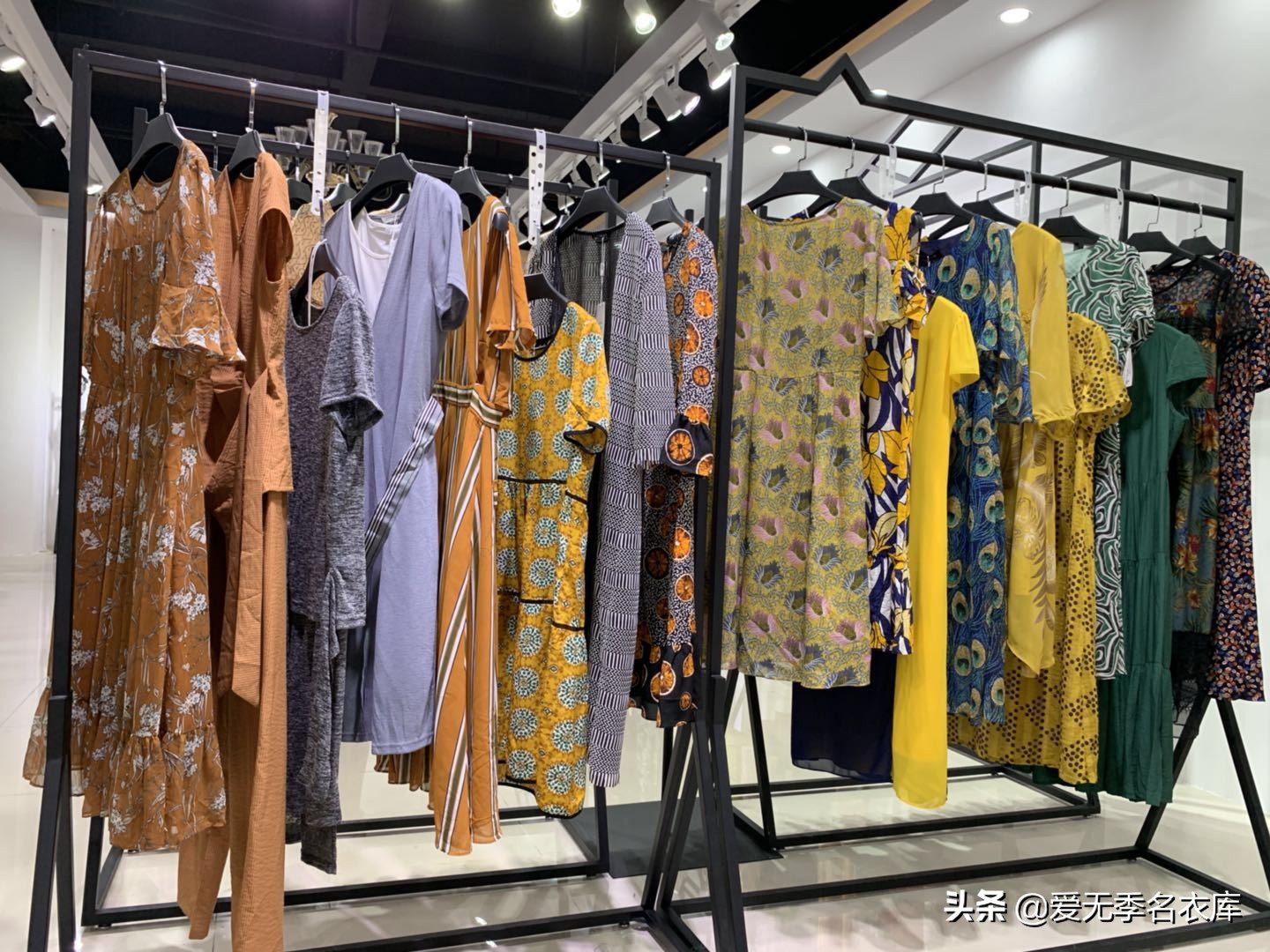 服装折扣店批发拿货,怎么逛批发服装店