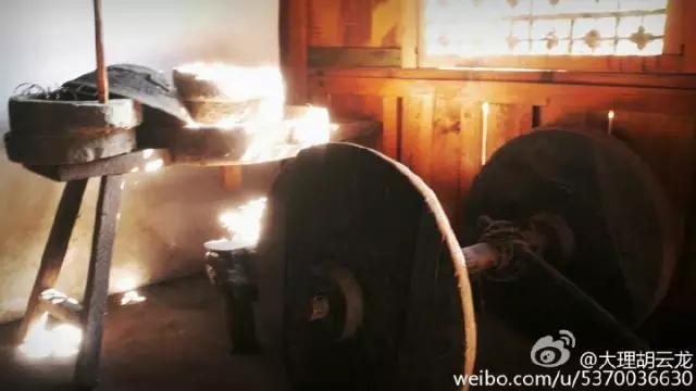 玉龙雪山附近原始村落,玉龙雪山下的村叫什么