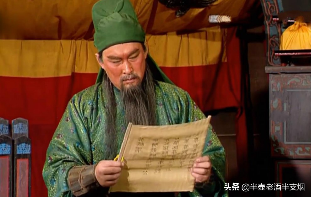 刘备哪来的底气让关羽接受黄忠,关羽为什么不愿黄忠为伍