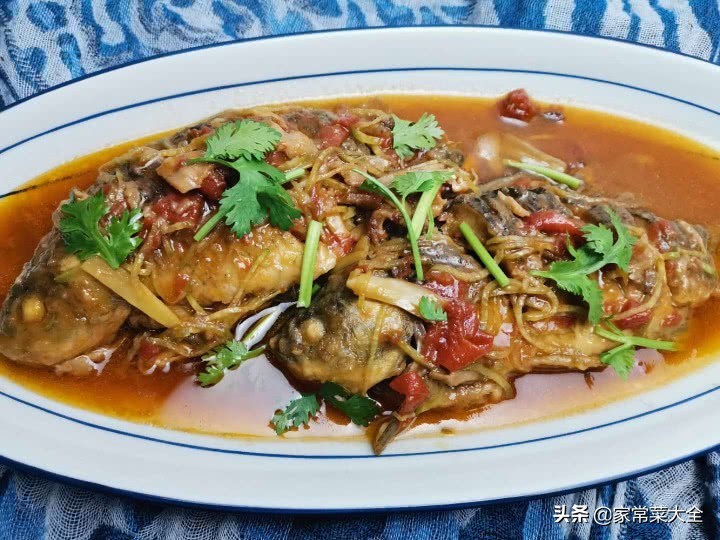 家常炖鲫鱼的正确方法,炖鲫鱼放不放生抽