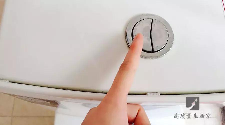 马桶上两个按键正确的使用方法,马桶上一大一小按钮有什么用